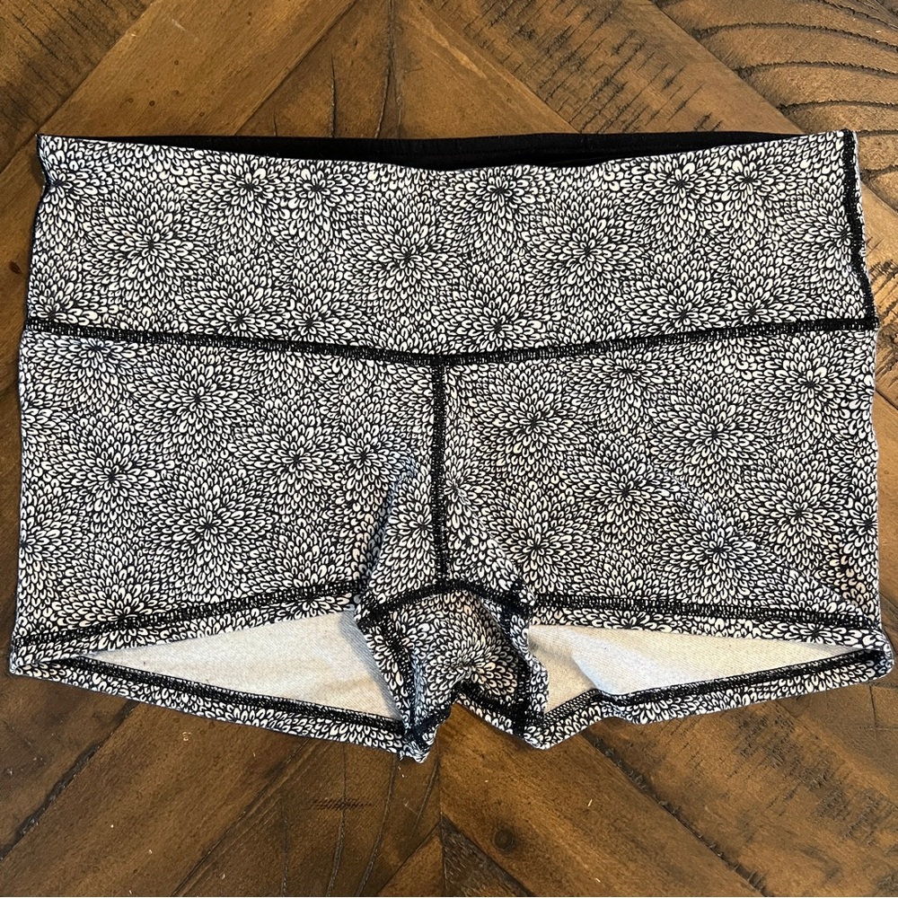 Lululemon wonder shorts